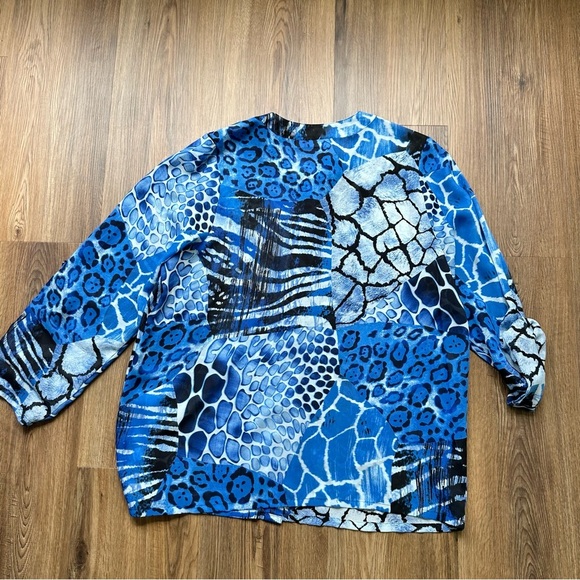 Susan Graver Roll Tab Sleeve Printed Blouse XL Blue Black Button Shirt Sheer - Picture 9 of 10